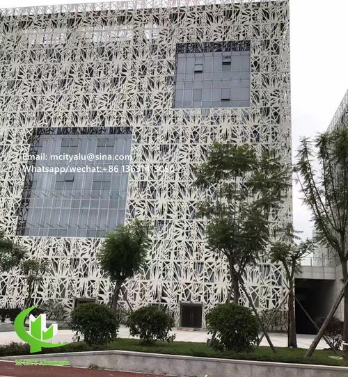 最新の会社ニュース マレーシア の アルミニウム 面 面 覆い プロジェクト