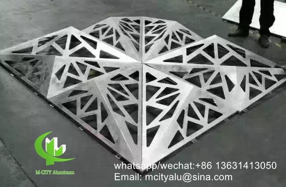 中国サプライヤー 600x600mm 壁の装飾のためのアルミ孔付きコーティングパネル 曲がり形