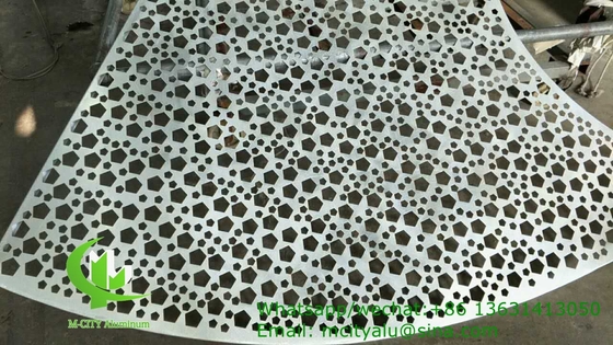 面壁のカーテン壁のための穴を穴にするアルミ製のコーティングパネル