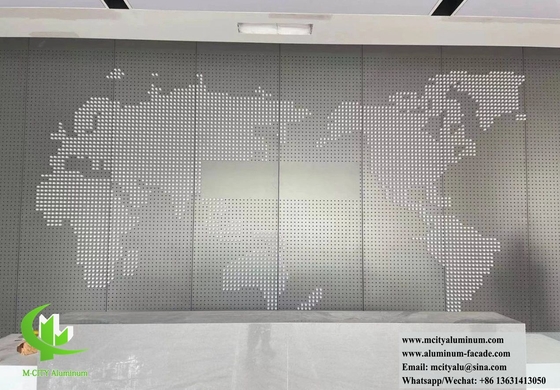 穴のパターンを持つ金属コーティングを穴を開ける 固体アルミシート