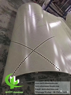 パーフォレーションされたアルミファスケードパネルのカスタマイズされた寸法 建築の封筒と装飾のための金属コーティング
