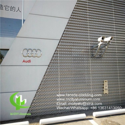 AUDI ターミナル 壁面 穴が開た金属 アルミパネル