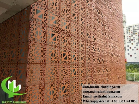 三角形 建築用 アルミ製の壁