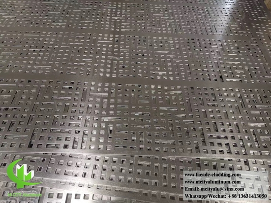 3D形 穴付き金属コーティング アルミニウムファサード 丸い穴 建物の壁のための銀色