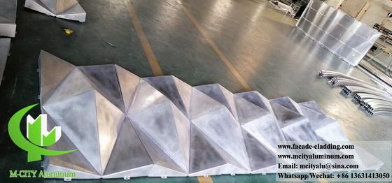 3Dメタルファサード アルミニウムコーティング 空っぽデザイン スライバー色 1m x 1m 3mm厚さ