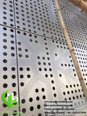 孔付き金属コーティング 丸い穴のデザインのアルミファッダ PVDF スライバー色