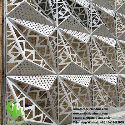 3D形 アルミ製の壁カバー 1m x 1m スライバー色