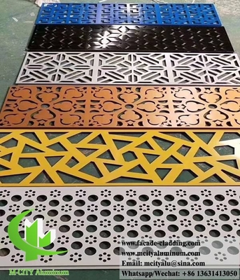 柱のための金属コーティング 孔付きアルミシート PVDF ゴールデンカラー インテリア装飾用