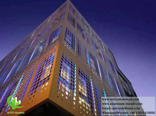 孔付き金属壁パネル 建築用金属板アルミニウムパネル 建物の玄関