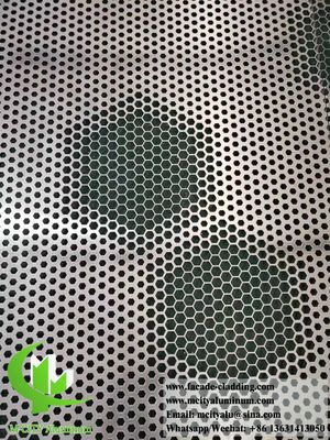 お買い得 1200x2400mmサイズの六角形穴あきパンチングアルミニウムファサード、粉体塗装仕上げ オンライン