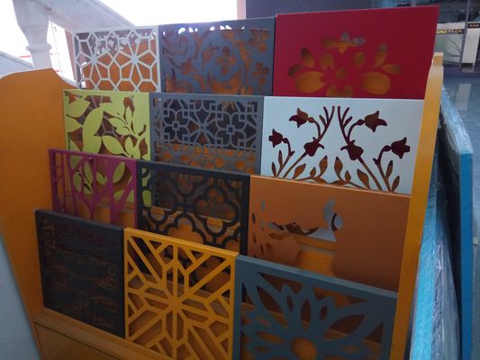 お買い得 PVDFコーティング穴あきアルミニウムシート 3mm厚 カスタマイズ可能なファサード壁クラッド用 オンライン